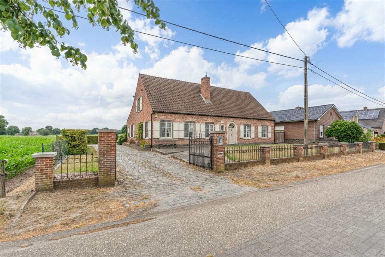 Ruime woning met 5 slpk's en 319 m² bew. opp. te Westerlo!
