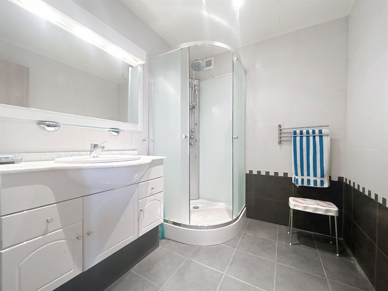 Ruime woning met 5 slpk's en 319 m² bew. opp. te Westerlo!
