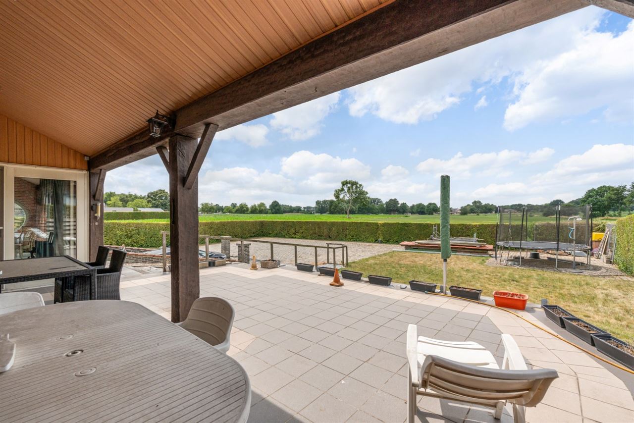 Ruime woning met 5 slpk's en 319 m² bew. opp. te Westerlo!