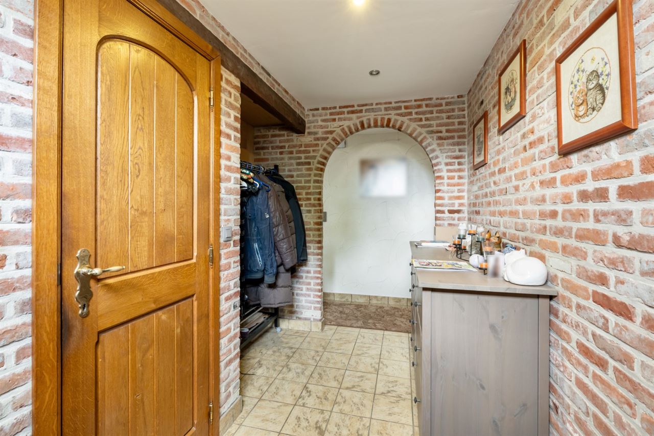 Ruime woning met 5 slpk's en 319 m² bew. opp. te Westerlo!