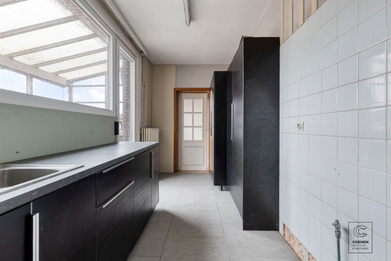 Te renoveren app. van ca. 120 m² op een gunstige ligging!