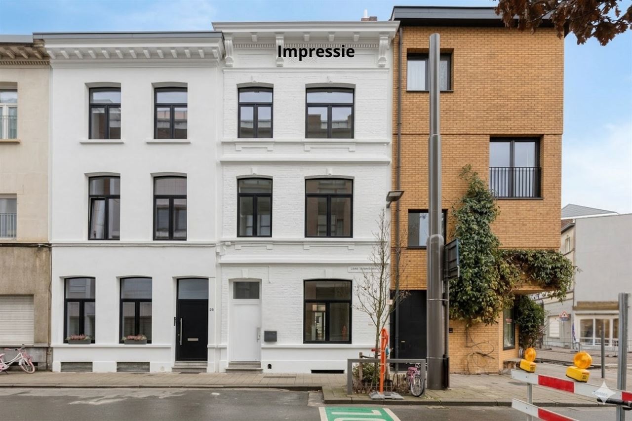 Te renoveren herenwoning met een bew. opp. van 248m²!