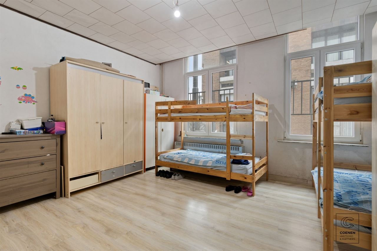 Te renoveren herenwoning met een bew. opp. van 248m²!