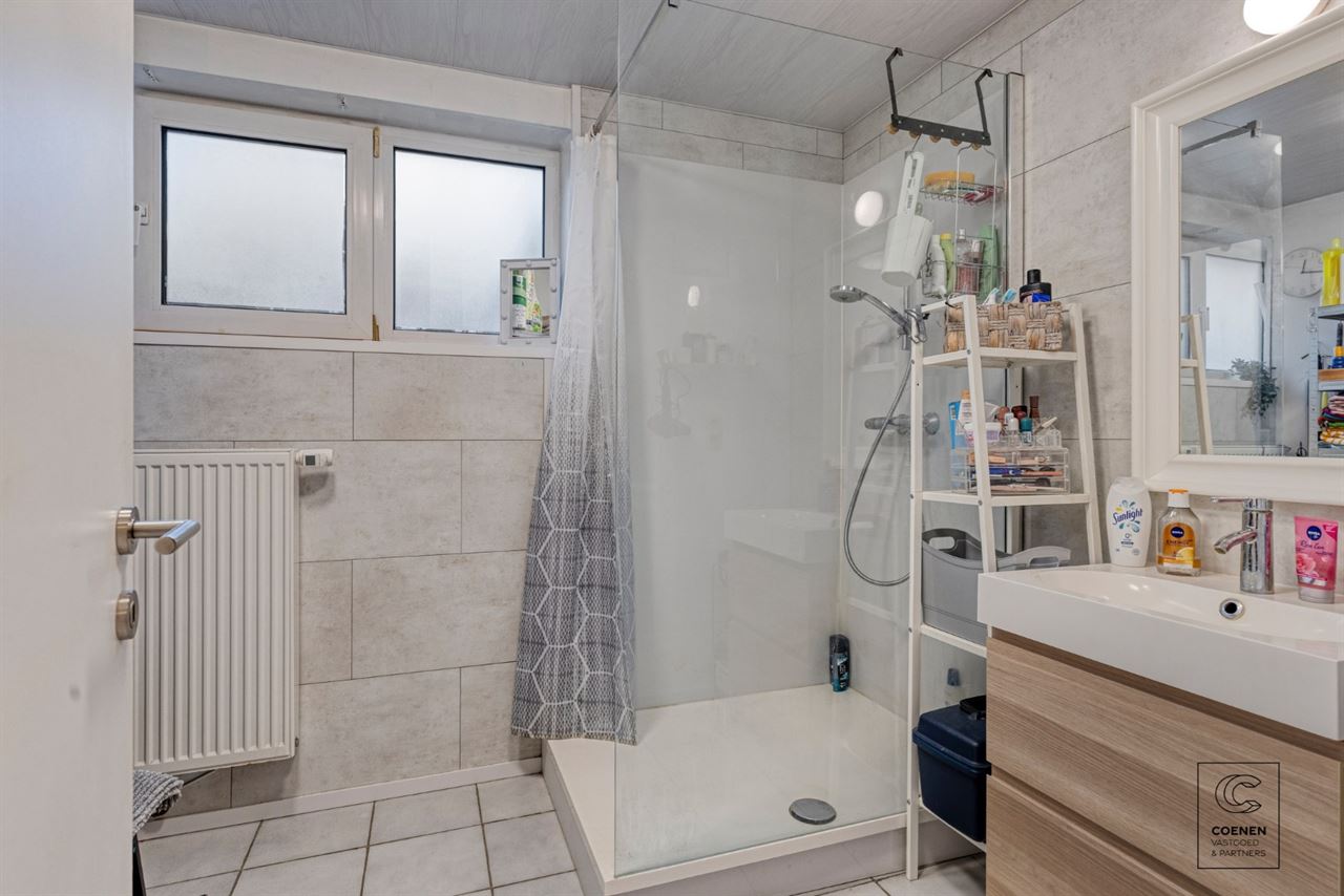 Lichtrijke en ruime villa van 338 m² met ingebouwd zwembad!