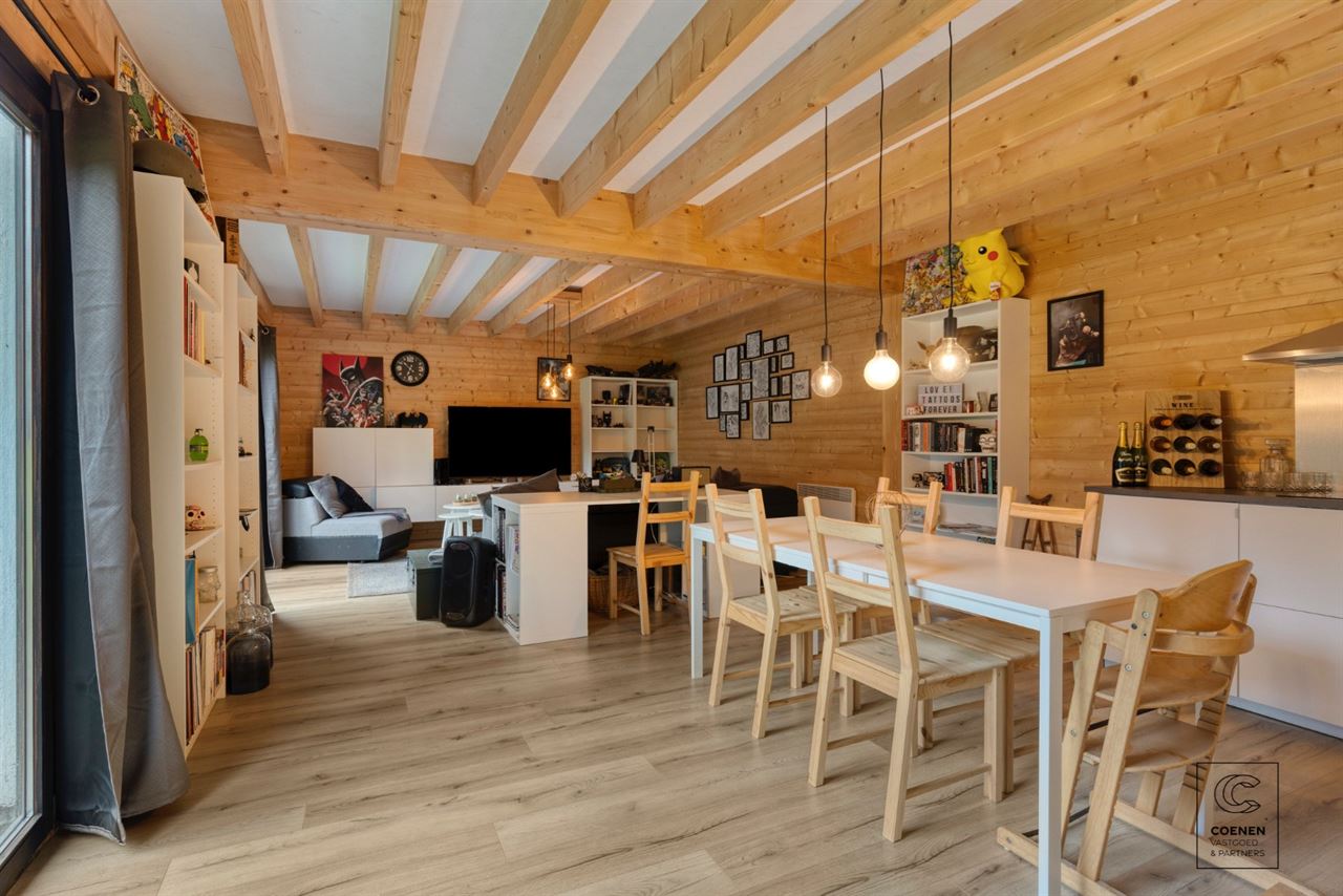 Lichtrijke en ruime villa van 338 m² met ingebouwd zwembad!