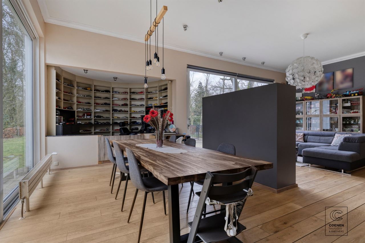 Lichtrijke en ruime villa van 338 m² met ingebouwd zwembad!