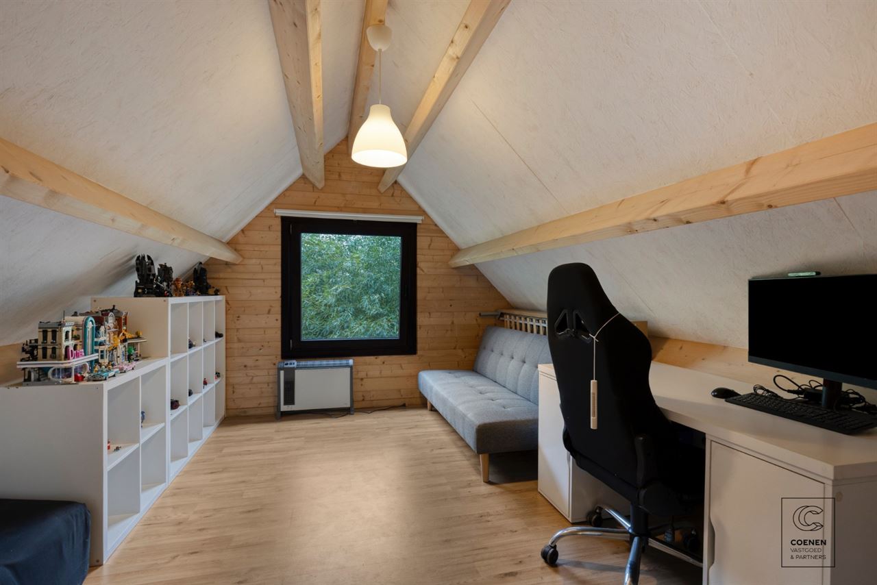 Lichtrijke en ruime villa van 338 m² met ingebouwd zwembad!