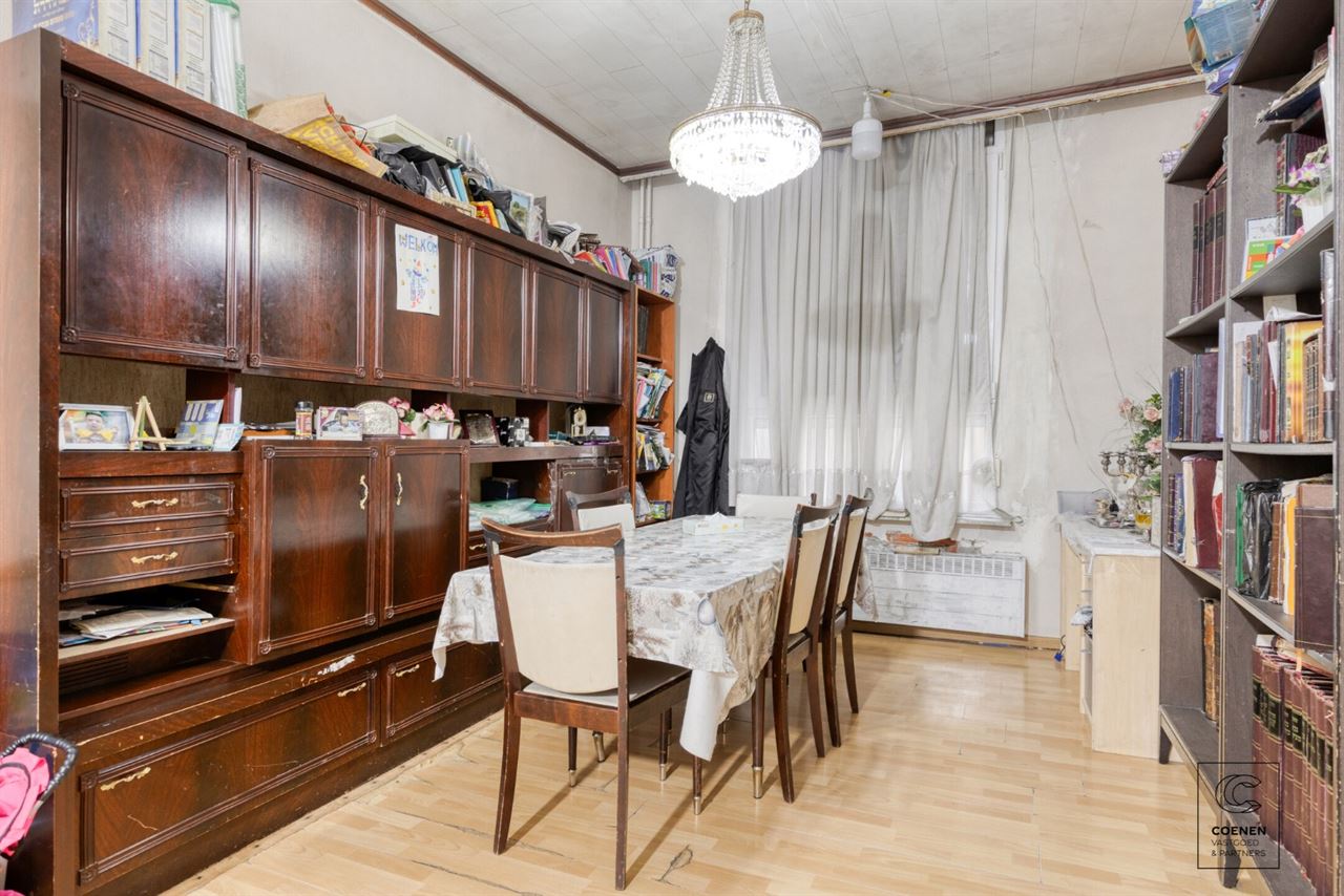 Te renoveren herenwoning met een bew. opp. van 248m²!