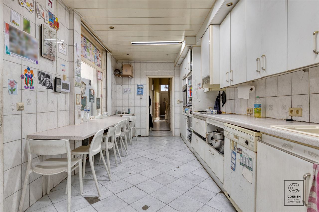 Te renoveren herenwoning met een bew. opp. van 248m²!