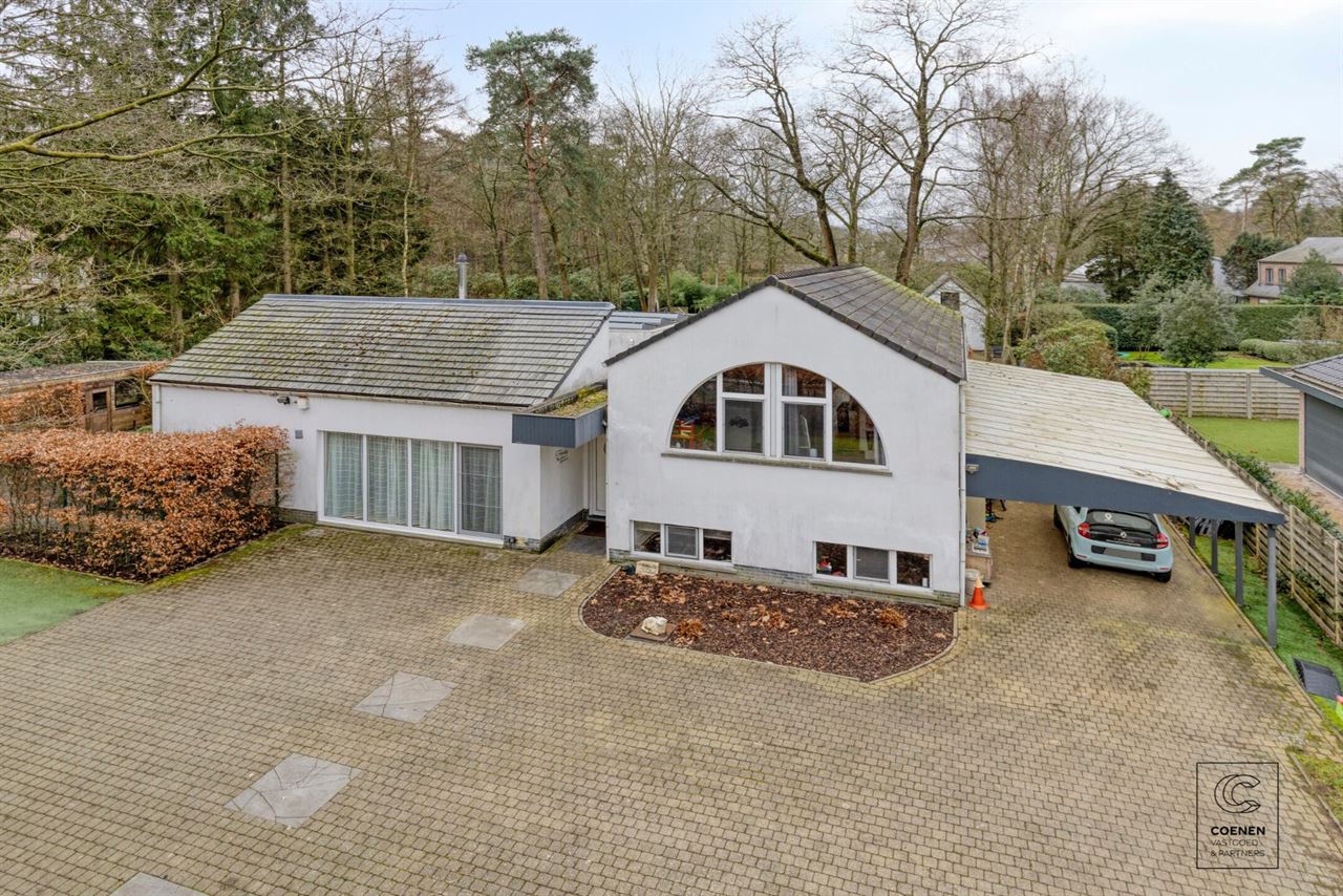 Lichtrijke en ruime villa van 338 m² met ingebouwd zwembad!