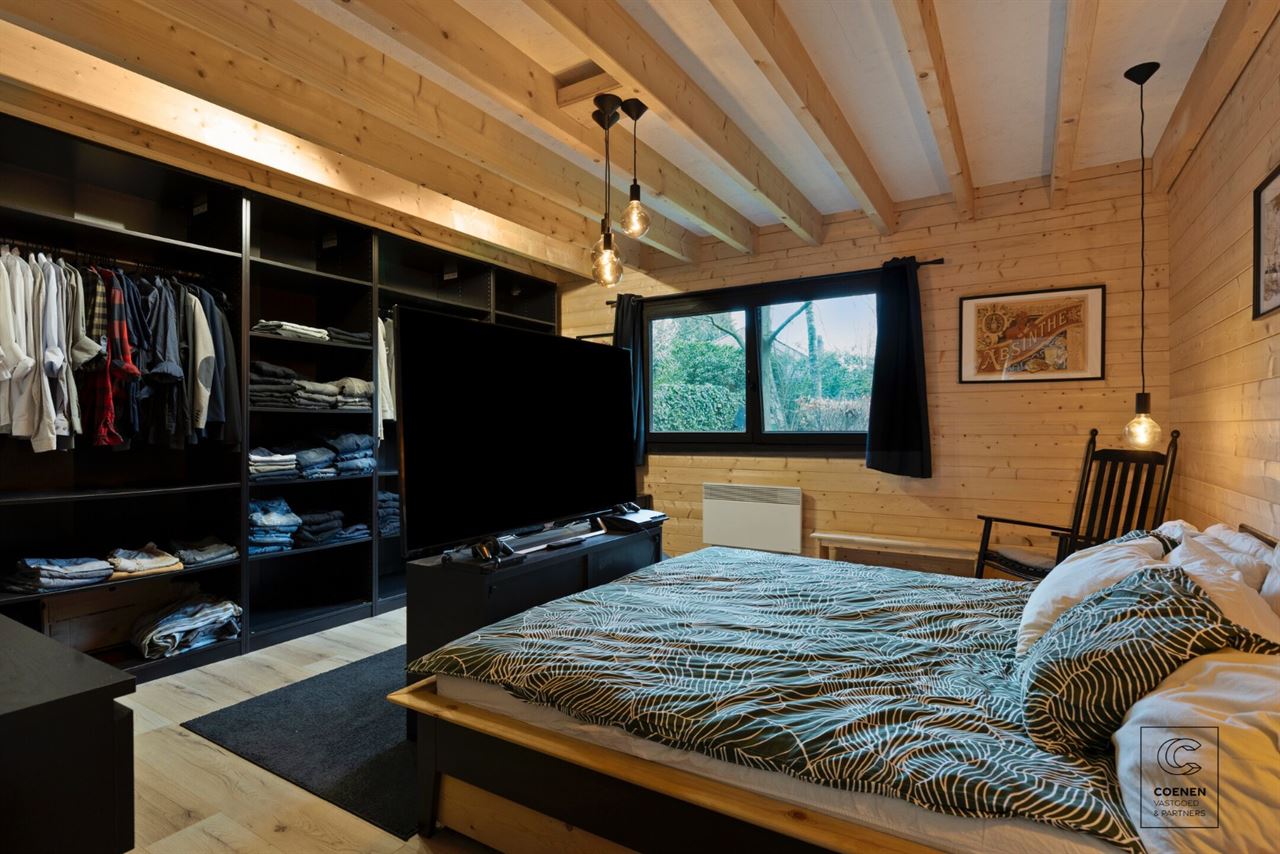 Lichtrijke en ruime villa van 338 m² met ingebouwd zwembad!