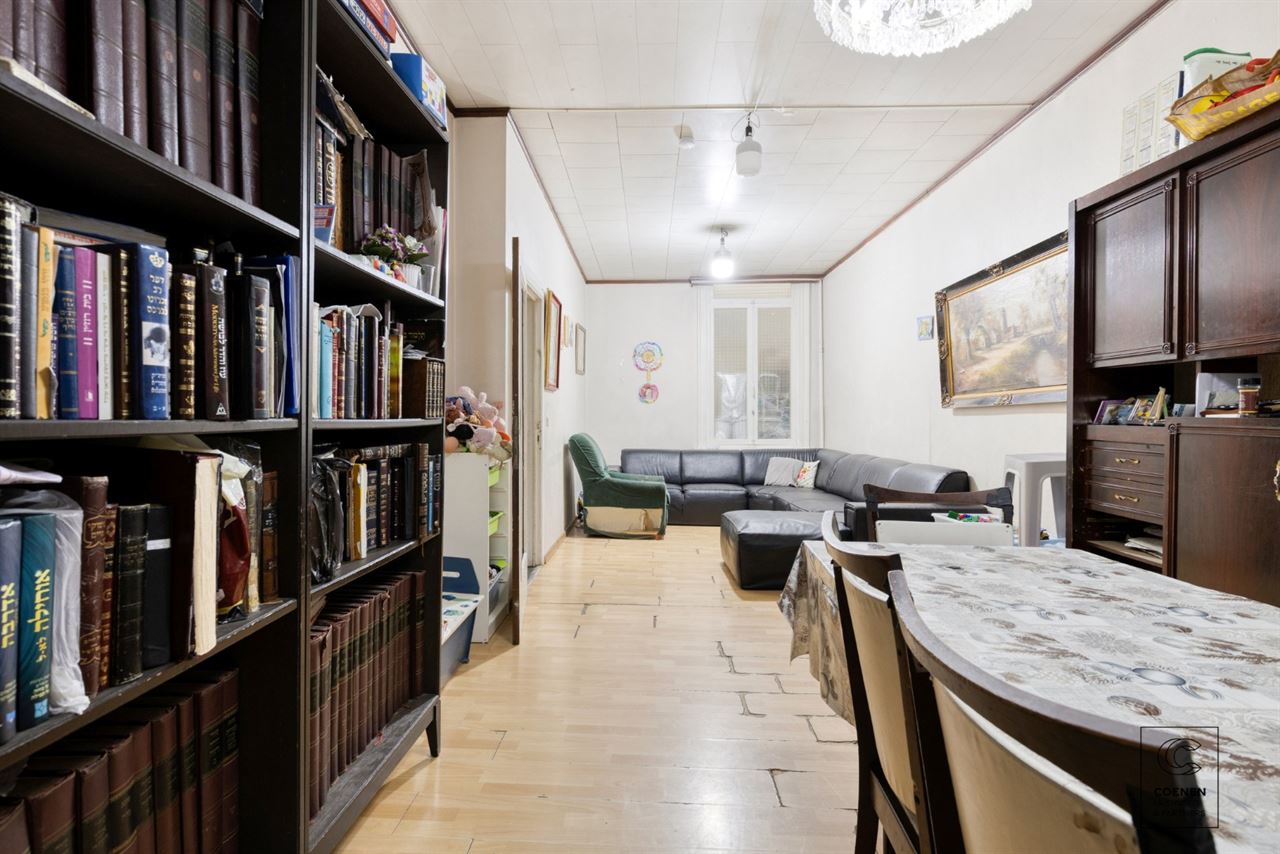 Te renoveren herenwoning met een bew. opp. van 248m²!