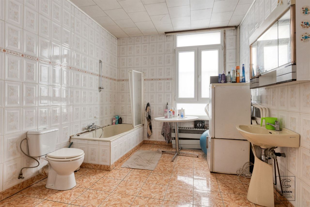Te renoveren herenwoning met een bew. opp. van 248m²!