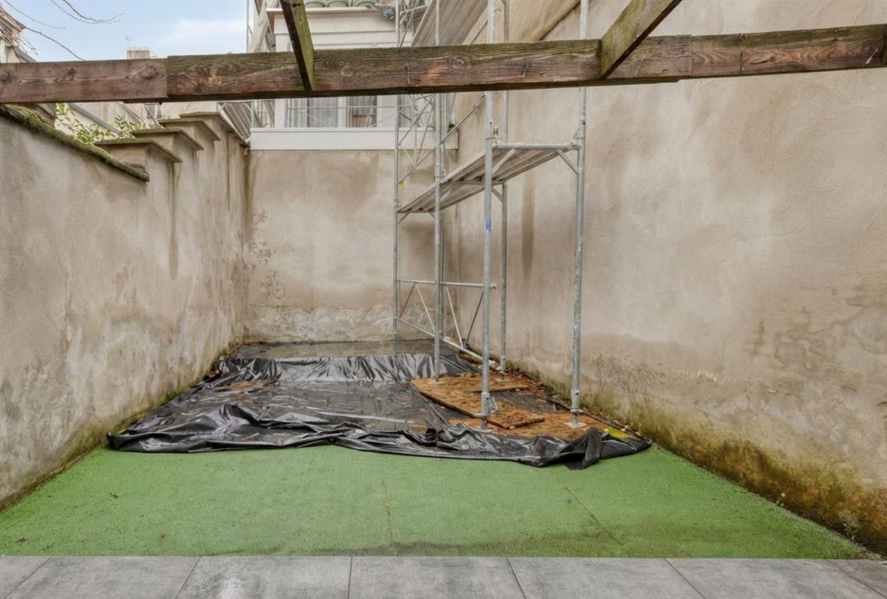 Te renoveren herenwoning met een bew. opp. van 248m²!