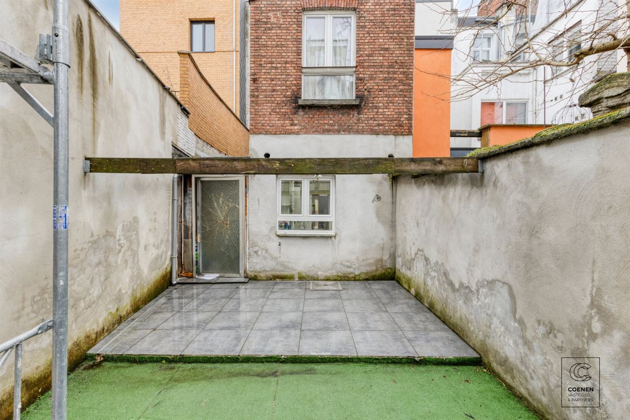 Te renoveren herenwoning met een bew. opp. van 248m²!