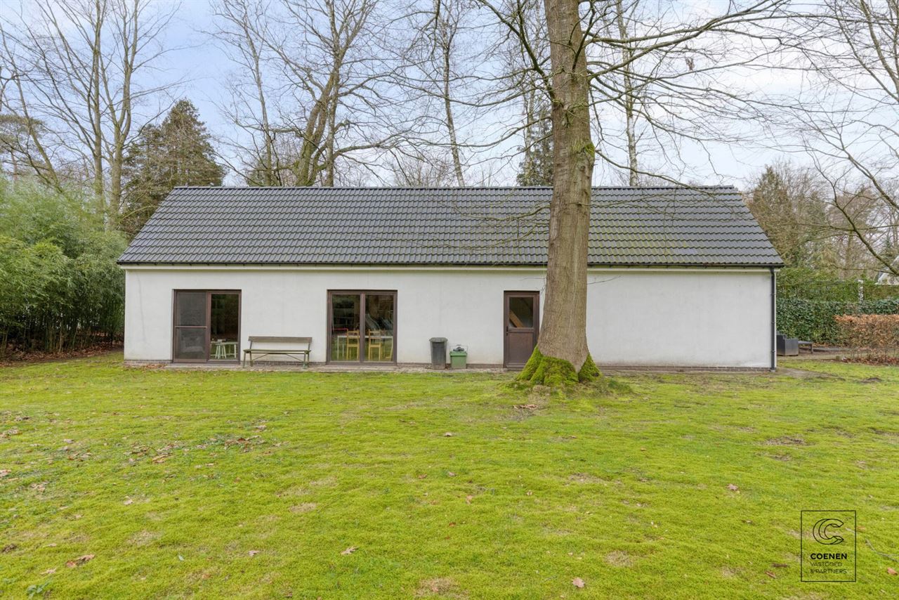 Lichtrijke en ruime villa van 338 m² met ingebouwd zwembad!