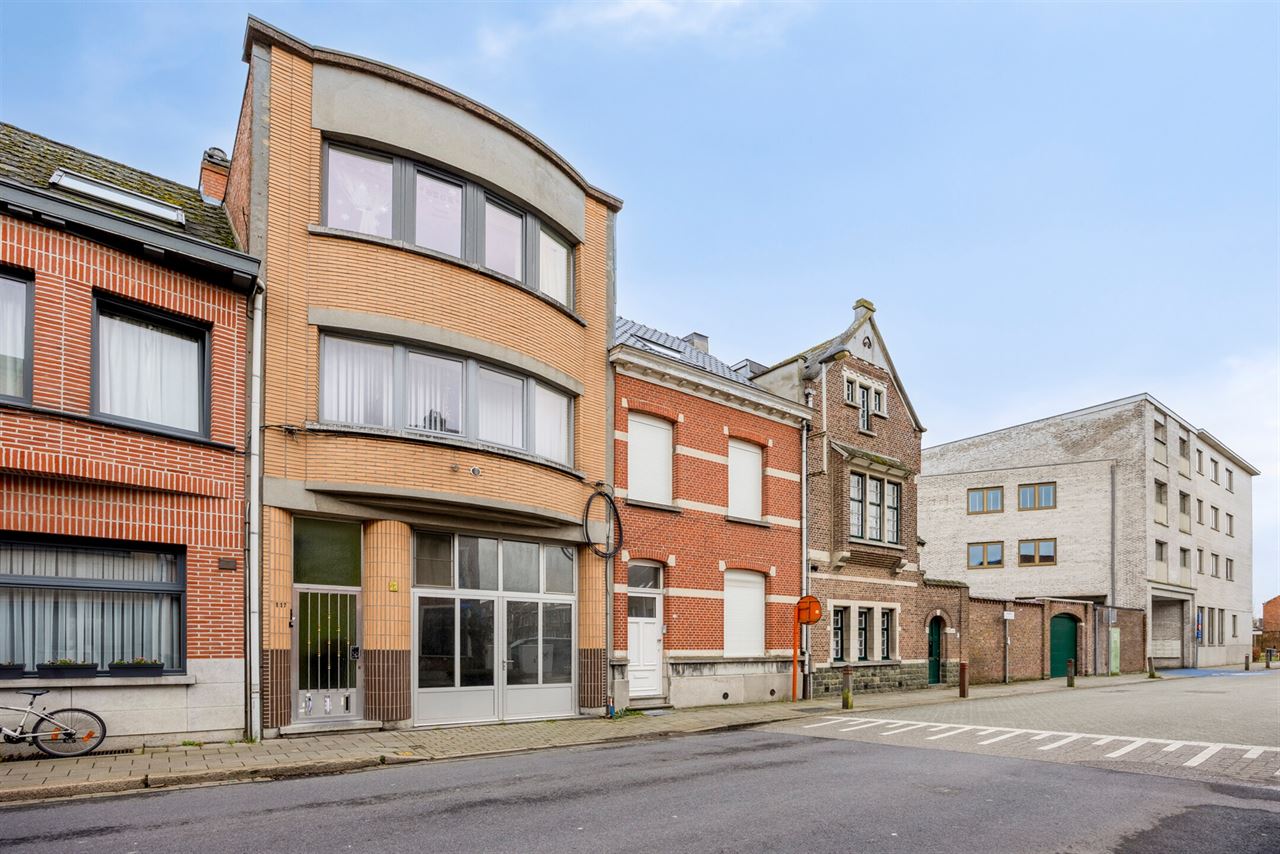 Riante woning, momenteel ingericht als 3 appartementen!