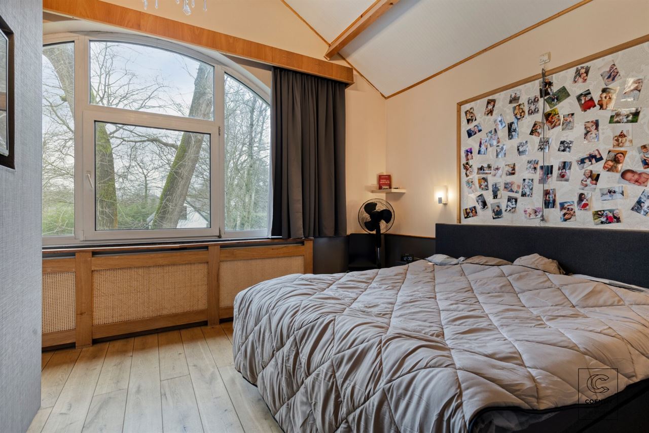 Lichtrijke en ruime villa van 338 m² met ingebouwd zwembad!