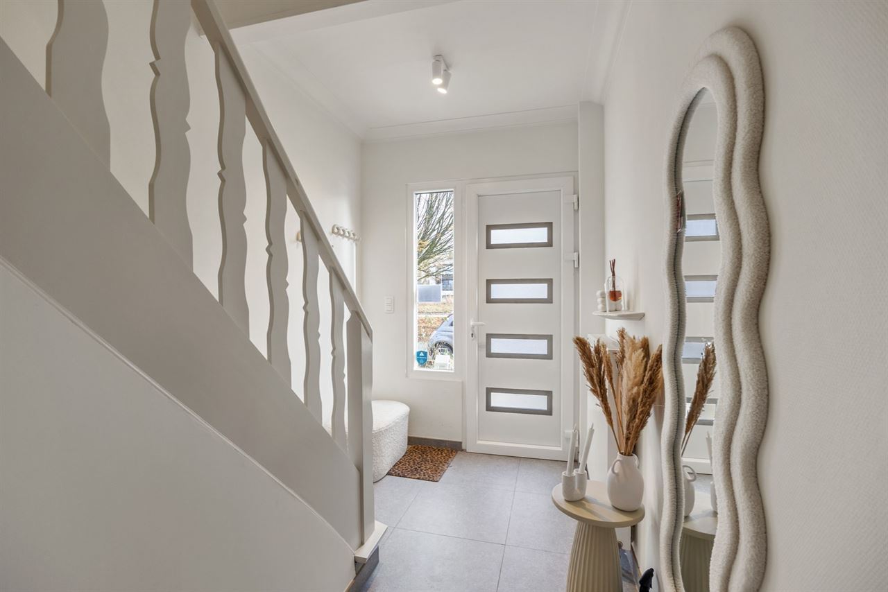 Instapklare woning met 3 slpk's op een TOPlocatie te Schoten!