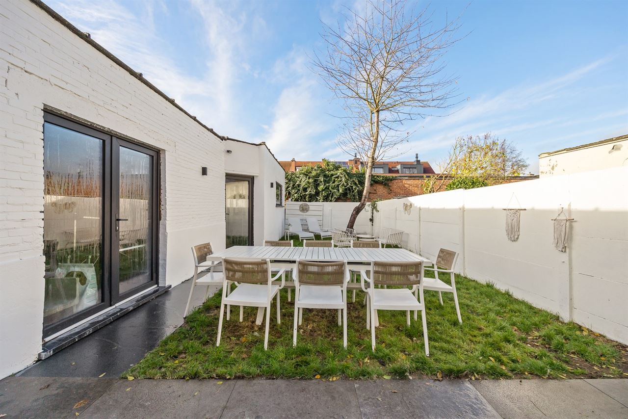 Instapklare woning met 3 slpk's op een TOPlocatie te Schoten!
