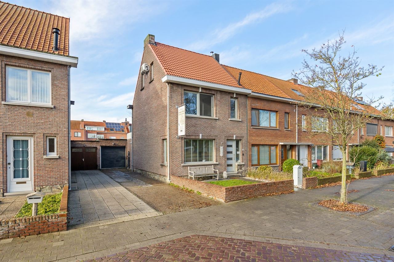 Instapklare woning met 3 slpk's op een TOPlocatie te Schoten!