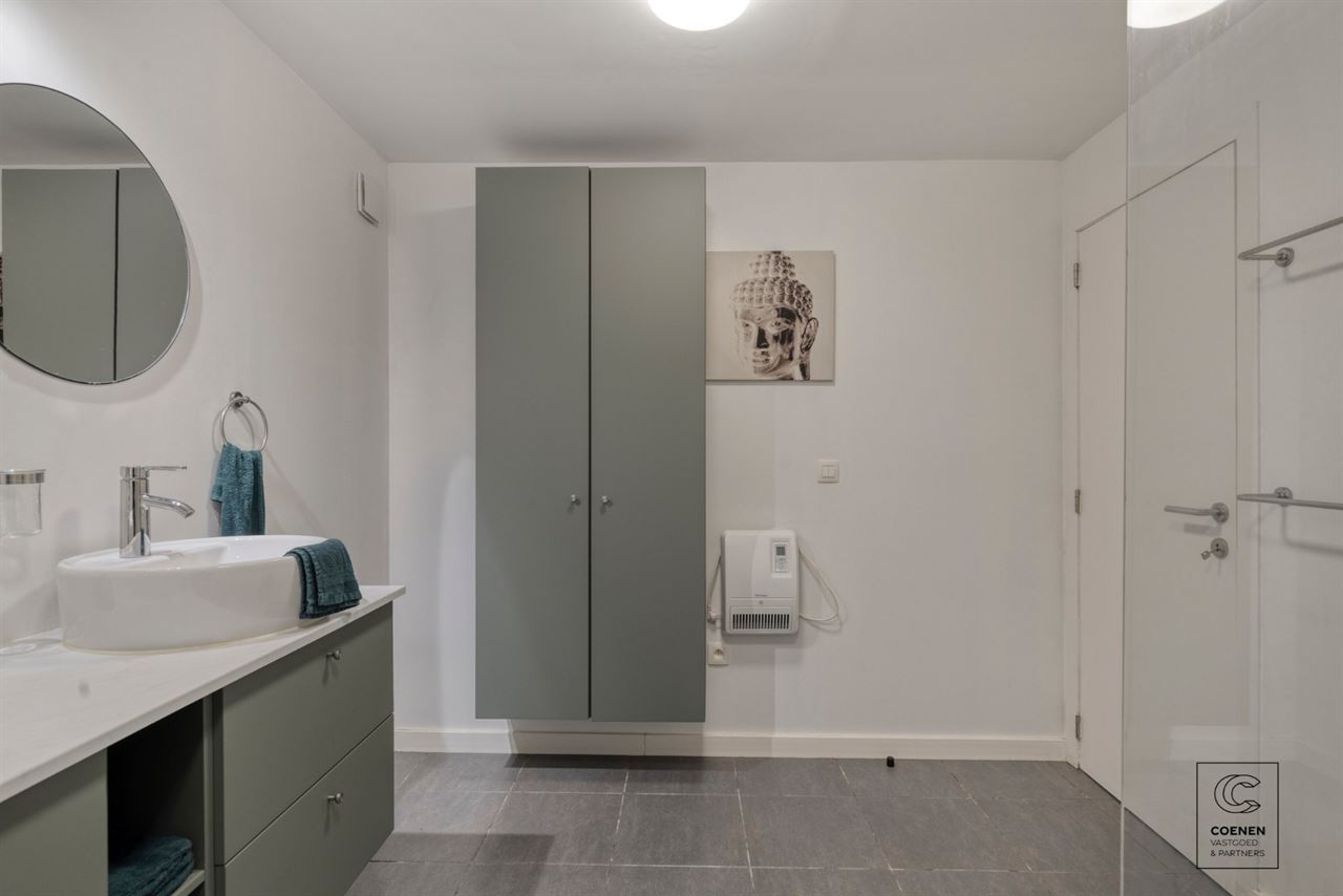Lichtrijke en ruime villa van 338 m² met ingebouwd zwembad!