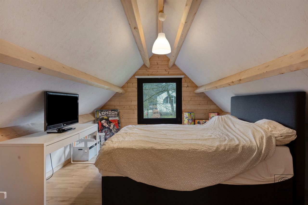 Lichtrijke en ruime villa van 338 m² met ingebouwd zwembad!
