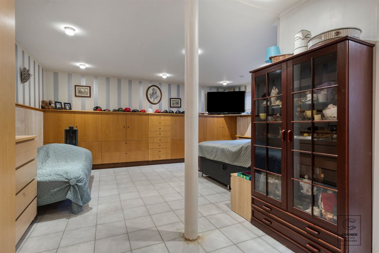 Lichtrijke en ruime villa van 338 m² met ingebouwd zwembad!
