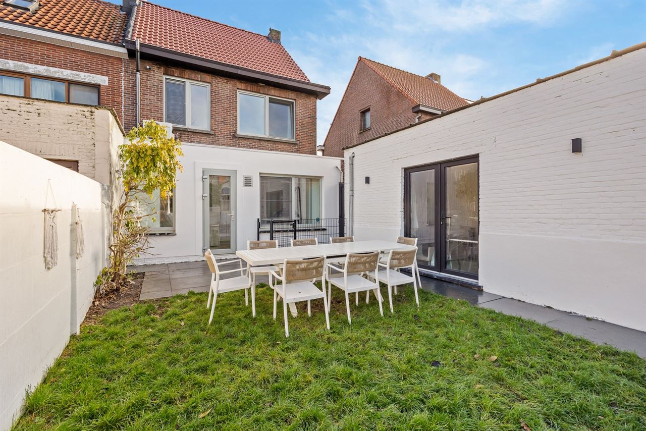 Instapklare woning met 3 slpk's op een TOPlocatie te Schoten!