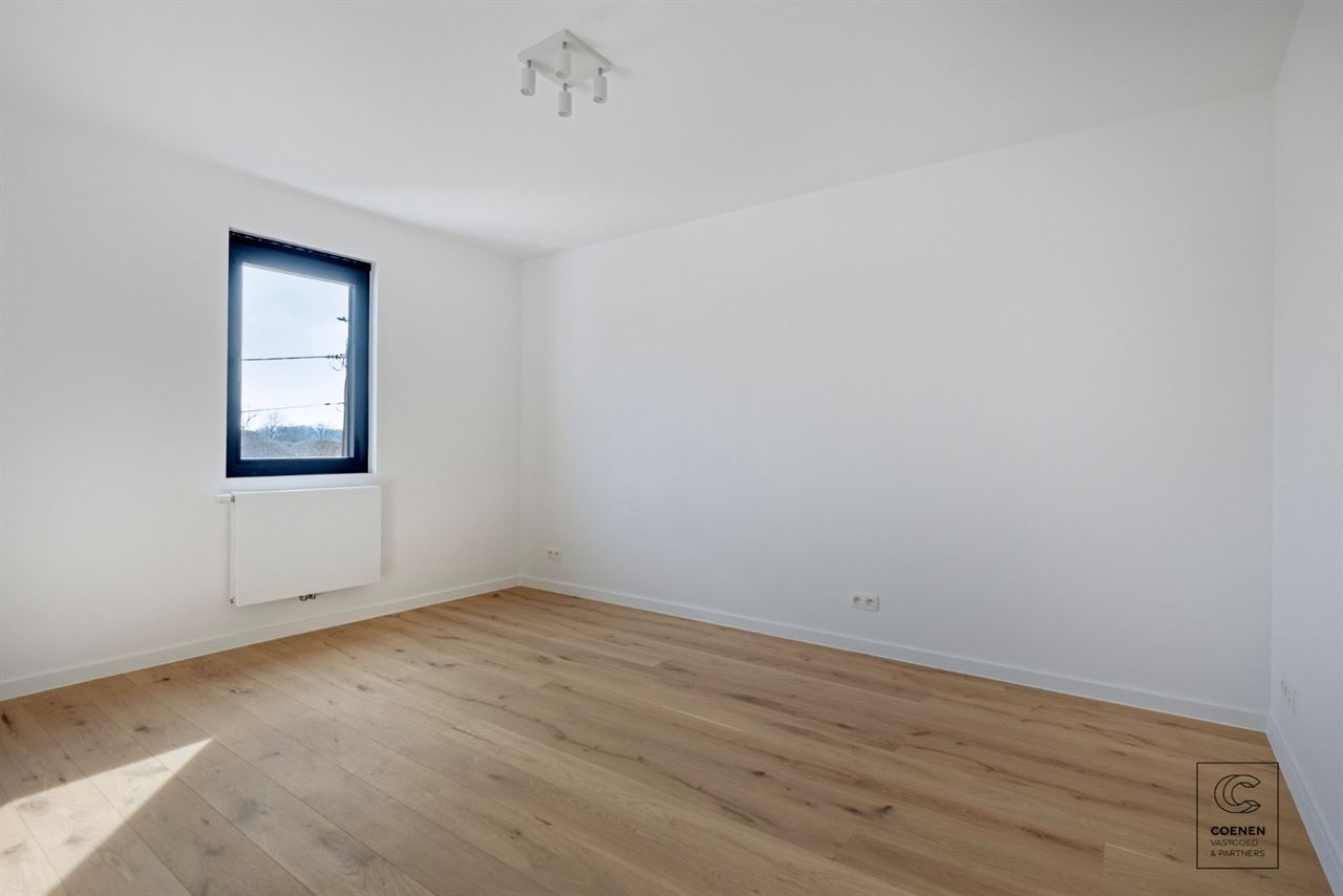 Prachtig gerenoveerde woning met 4 slpk's en riante tuin!