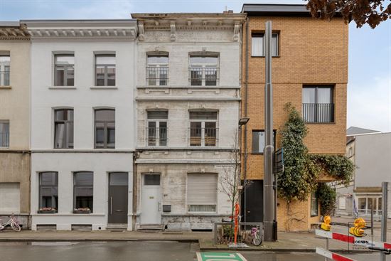 Te renoveren herenwoning met een bew. opp. van 248m²!