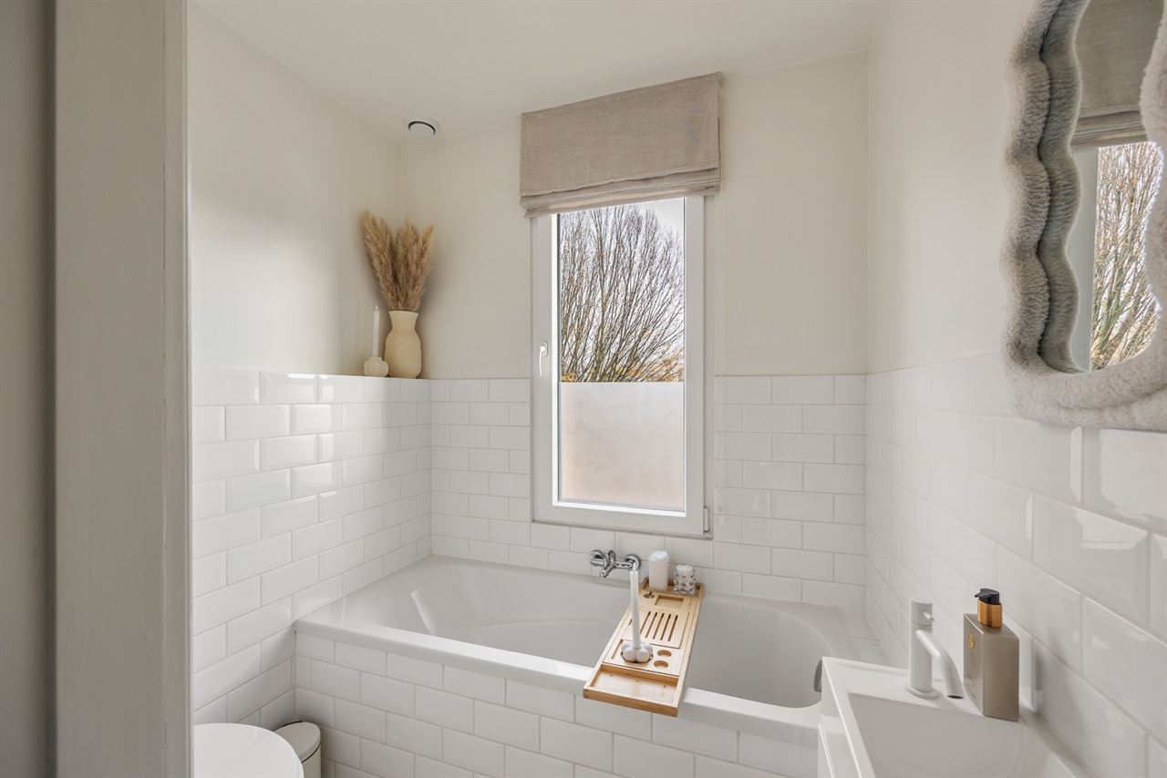 Instapklare woning met 3 slpk's op een TOPlocatie te Schoten!