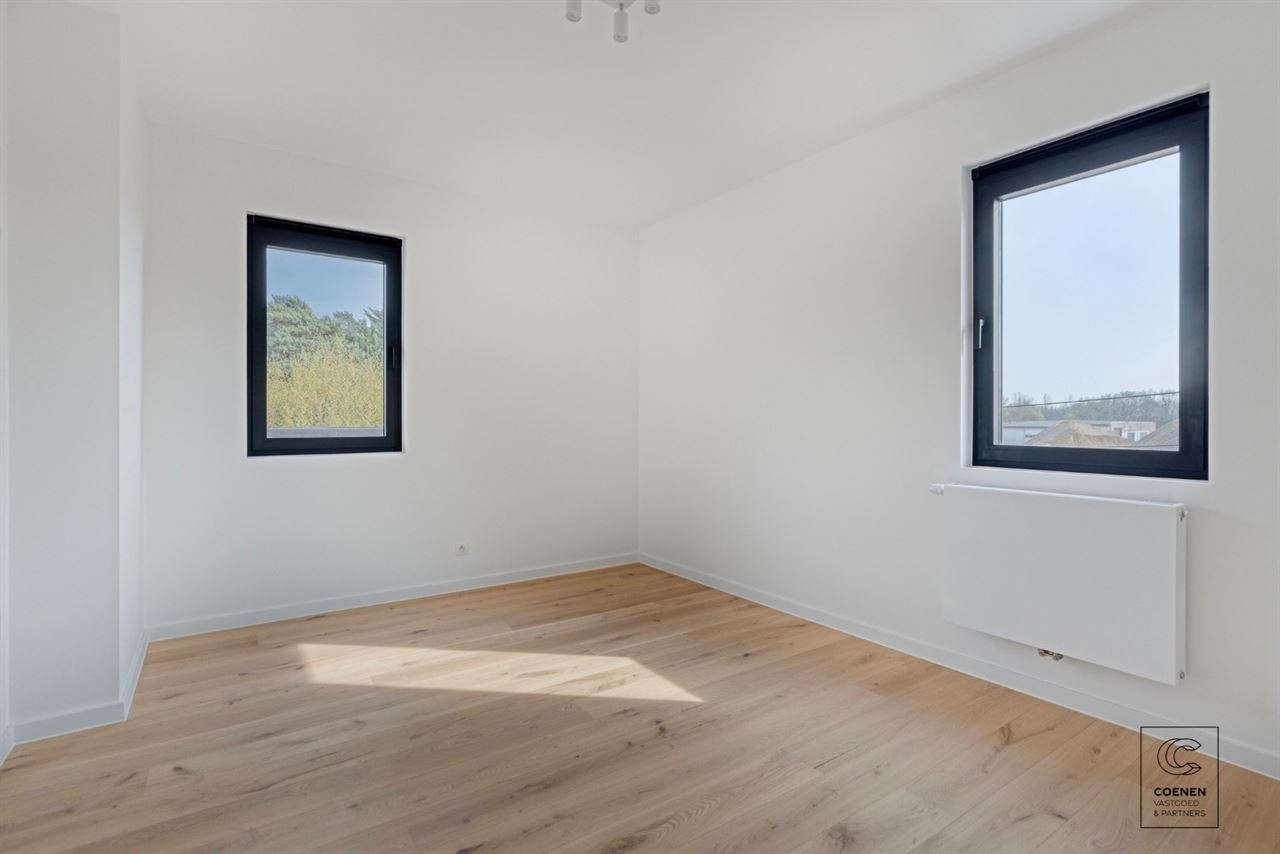Prachtig gerenoveerde woning met 4 slpk's en riante tuin!