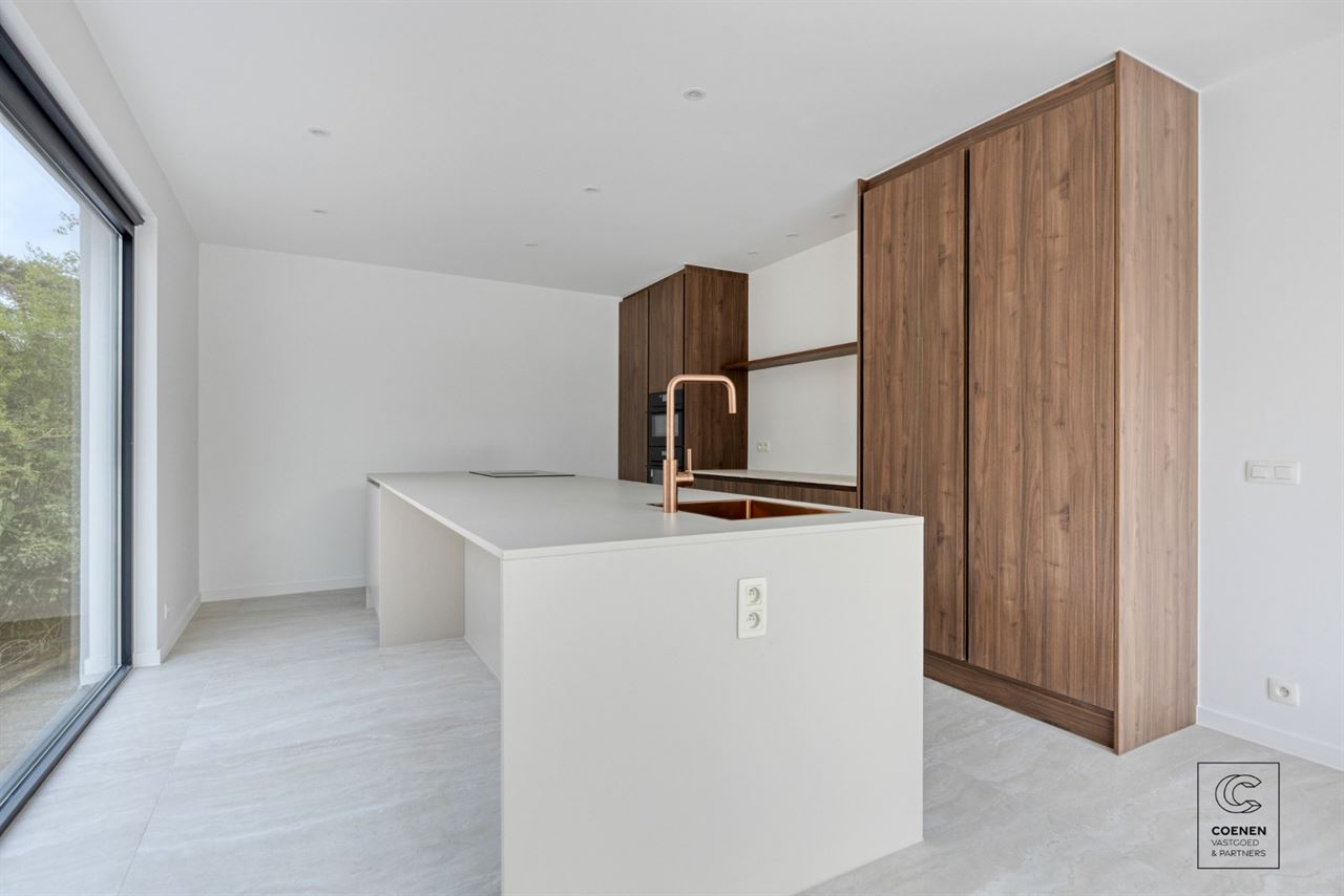 Prachtig gerenoveerde woning met 4 slpk's en riante tuin!