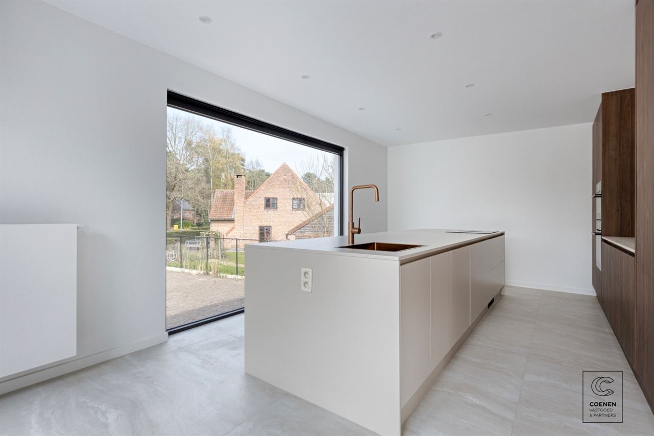 Prachtig gerenoveerde woning met 4 slpk's en riante tuin!