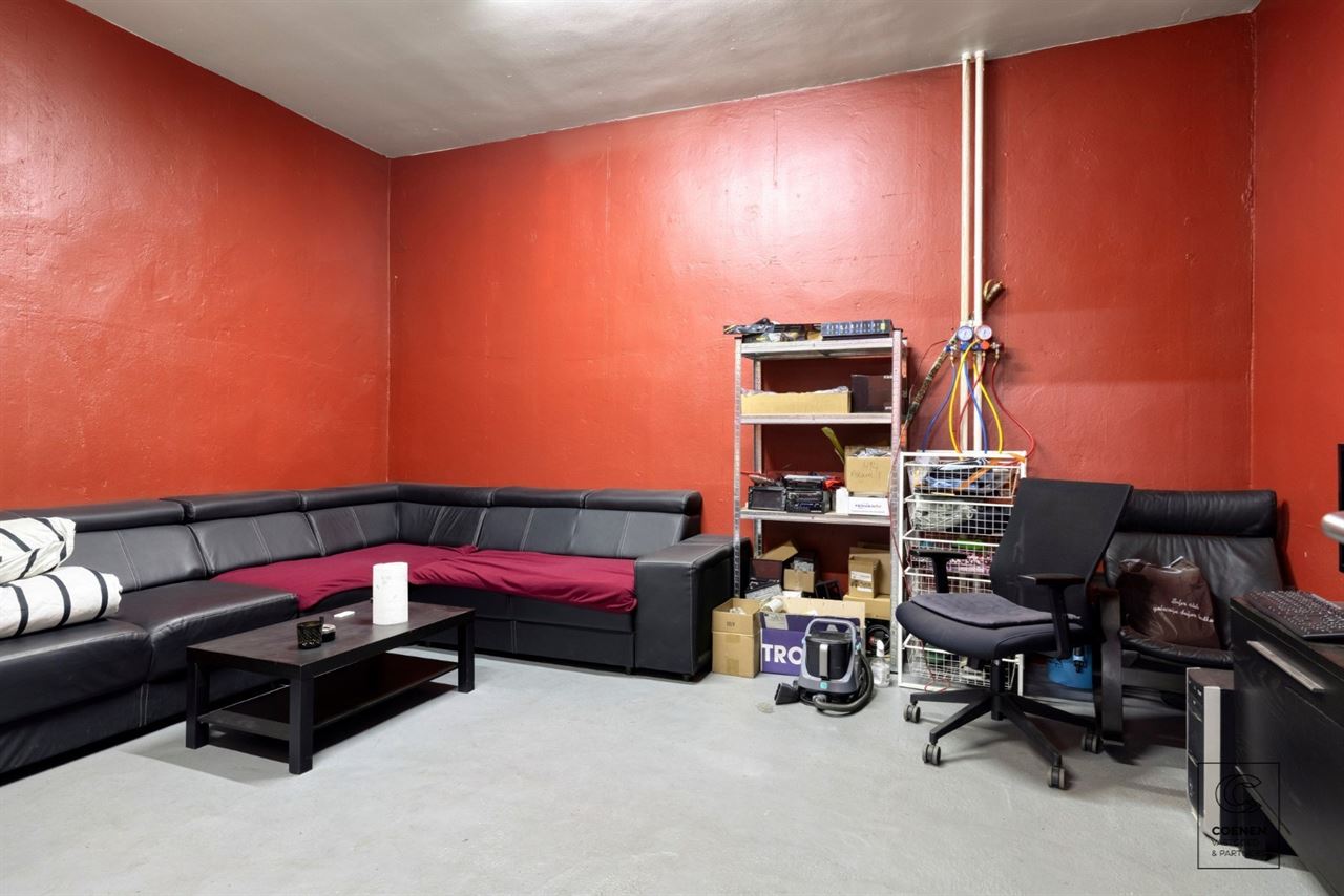Commercieel pand/garage op uitstekende locatie te Deurne!