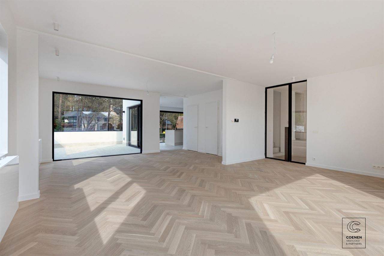 Prachtig gerenoveerde woning met 4 slpk's en riante tuin!