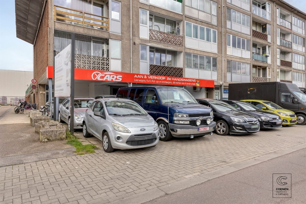 Commercieel pand/garage op uitstekende locatie te Deurne!