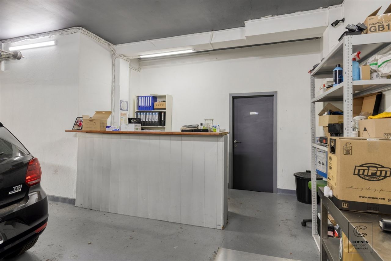 Commercieel pand/garage op uitstekende locatie te Deurne!