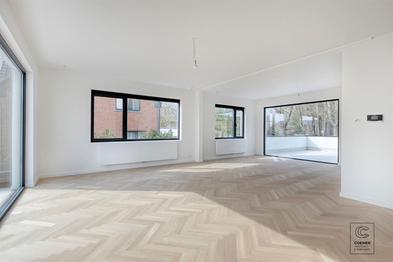 Prachtig gerenoveerde woning met 4 slpk's en riante tuin!