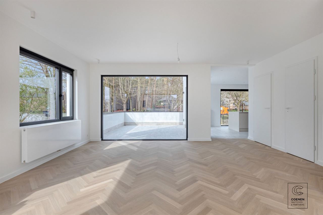 Prachtig gerenoveerde woning met 4 slpk's en riante tuin!