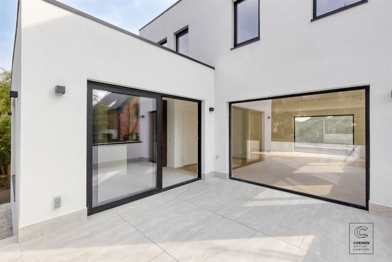 Prachtig gerenoveerde woning met 4 slpk's en riante tuin!