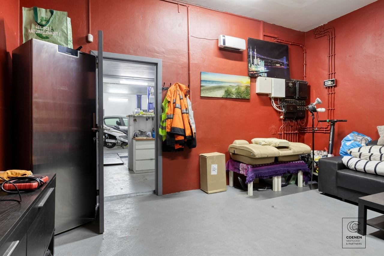 Commercieel pand/garage op uitstekende locatie te Deurne!