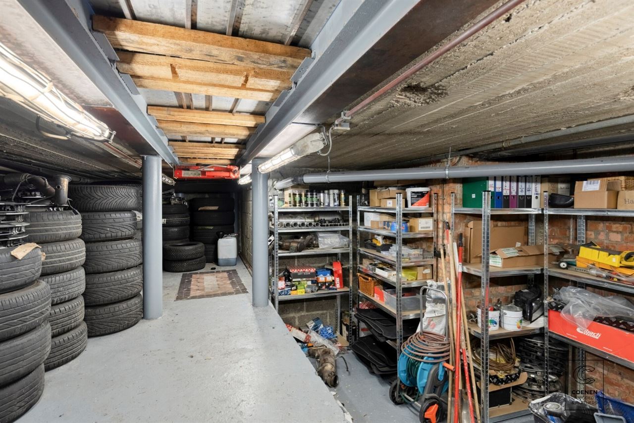 Commercieel pand/garage op uitstekende locatie te Deurne!