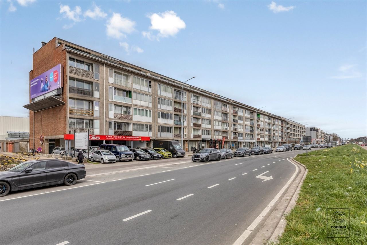 Commercieel pand/garage op uitstekende locatie te Deurne!