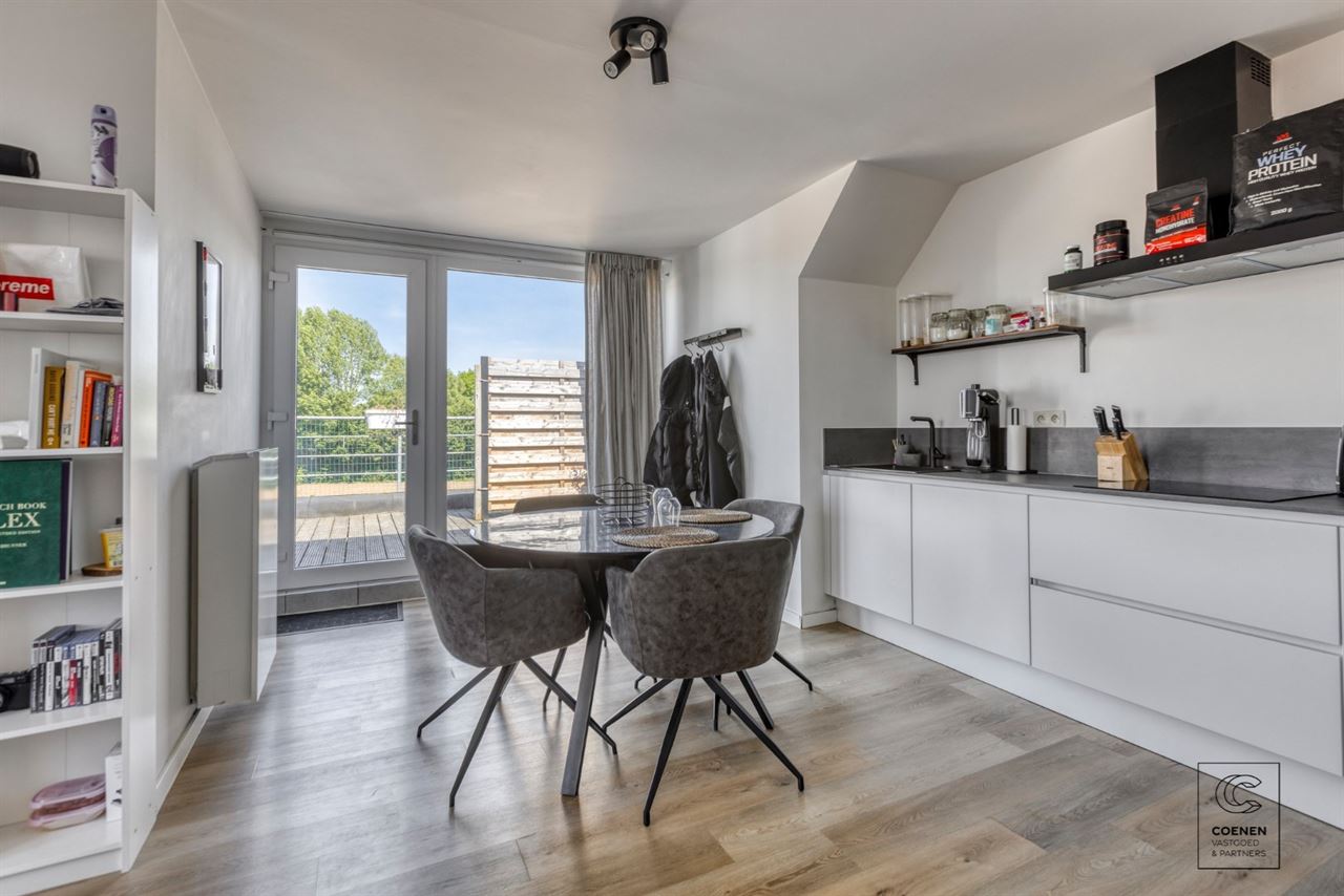 Instapklaar, recent gerenoveerd dakapp. van 55 m² te Geel!