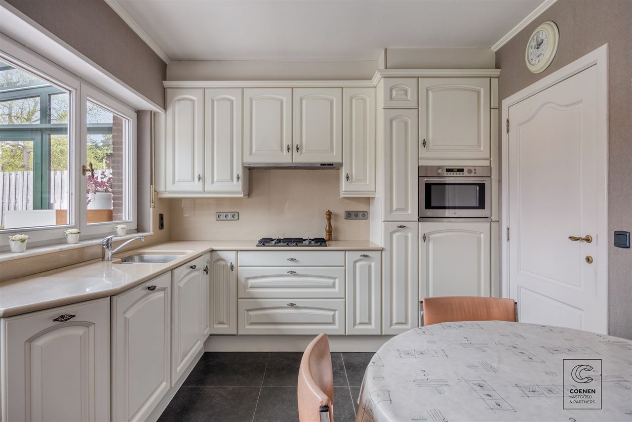Charmante gezinswoning van 196 m², 3 slpks en 3 garages!