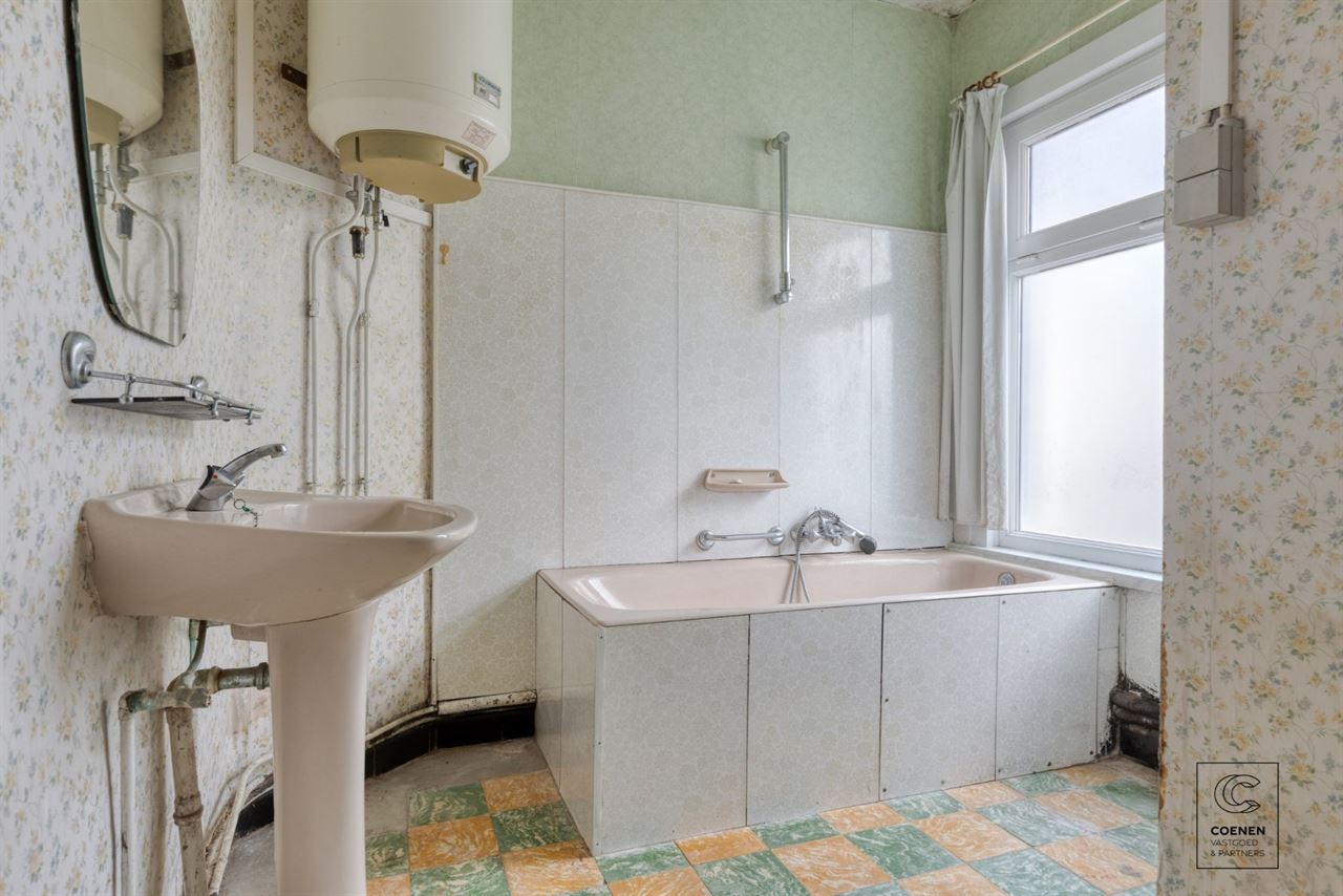 Te renoveren woning met 2 slpk op absolute toplocatie