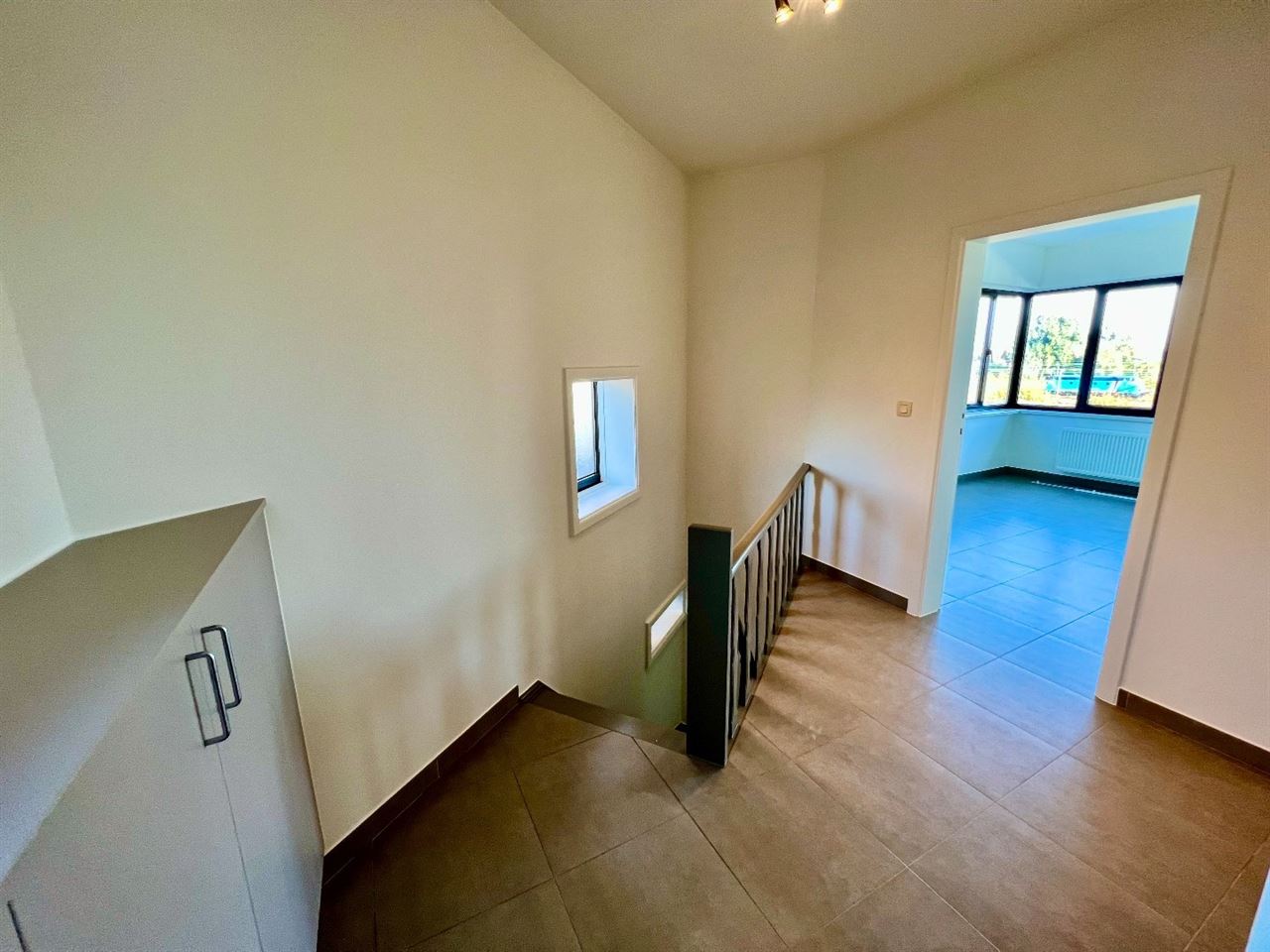 Ruim duplex-appartement met 1 slpk en bew. opp. van 70 m² op centrale ligging te Lier!