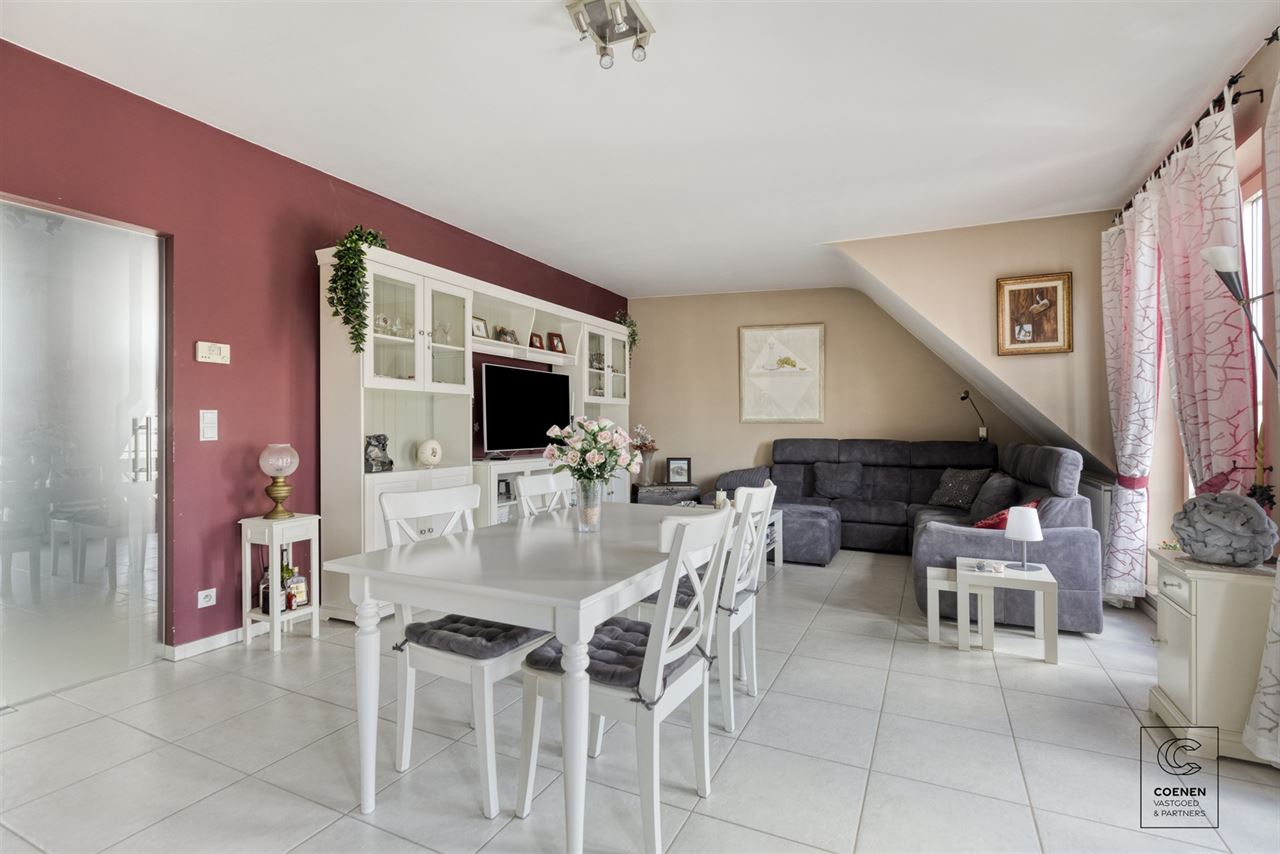 Instapklaar appartement met zonnig terras te Brecht!